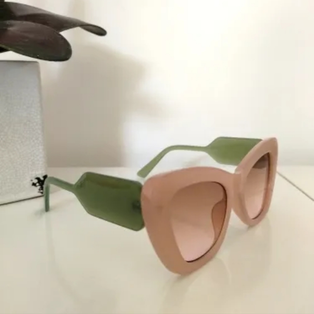 Eyecat Sunglasses 😎 ✨️ - Picture 4 of 8